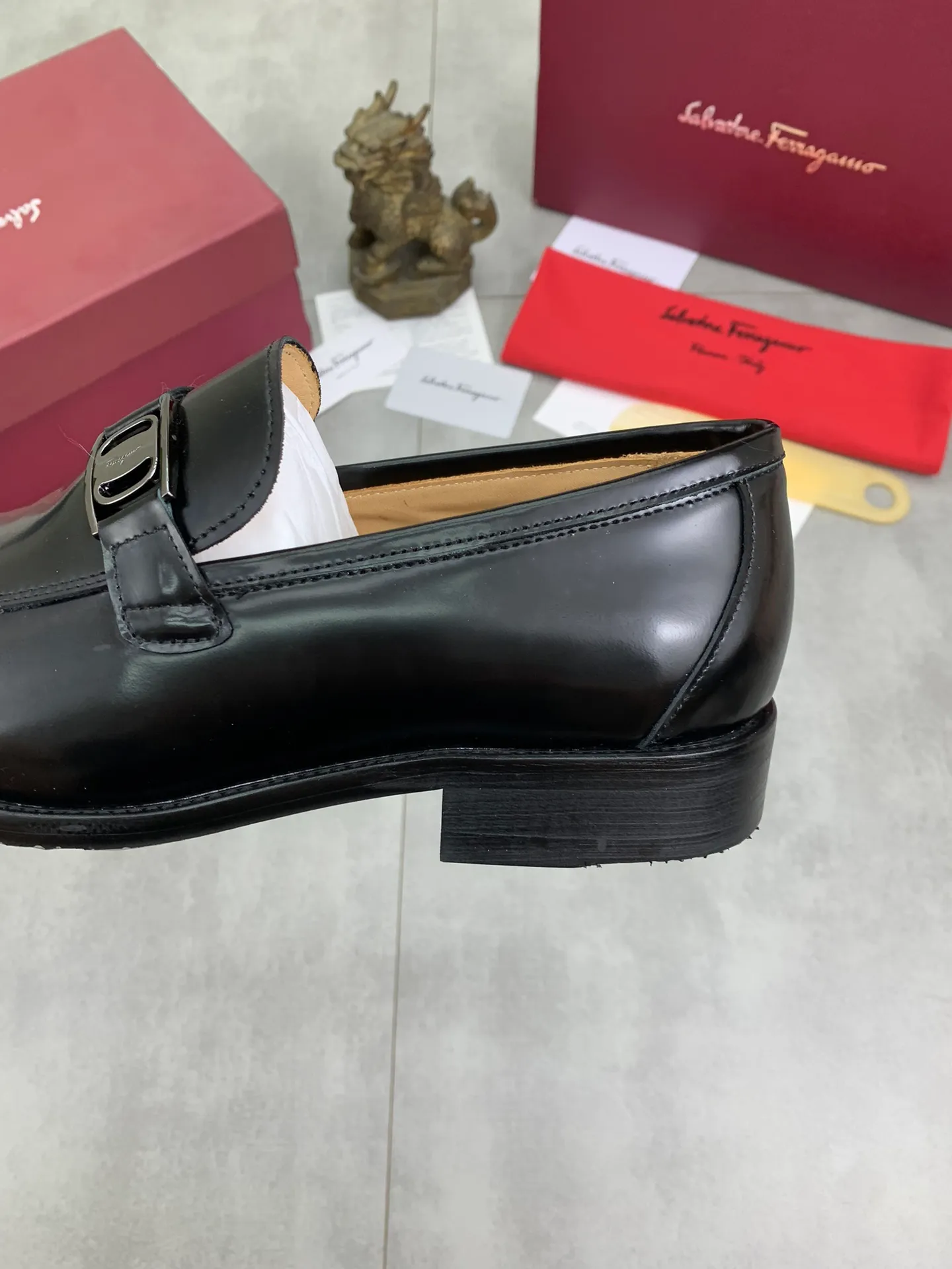 Men's Men's Shoes 💰P460💰[New Style] Water-dyed Niuli 🆘[Salvatore Ferragamo] Ferragamo's latest casual business leather shoes for men! Available at counters simultaneously! The fabric is made of specially imported original open-edge beaded calfskin, and the interior is made of imported water-dyed cowhide. It is absolutely luxurious and leads the fashion trend. Matching code: 38-45 (46 and 47 can be customized); black and brown colors are optional